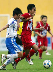 Ngọc Thanh (đỏ) và Hải Phòng đang trải qua những ngày ấn tượng ở V-League 2008.